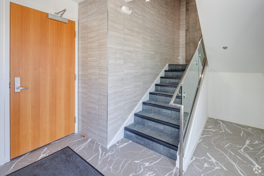 More Photos Of 112 6th Av E, Vancouver Unknown For Lease