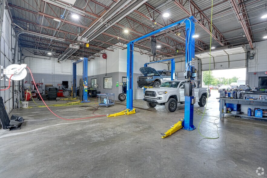 More Photos Of 6491 Broadway, Merrillville Auto Dealership For Lease
