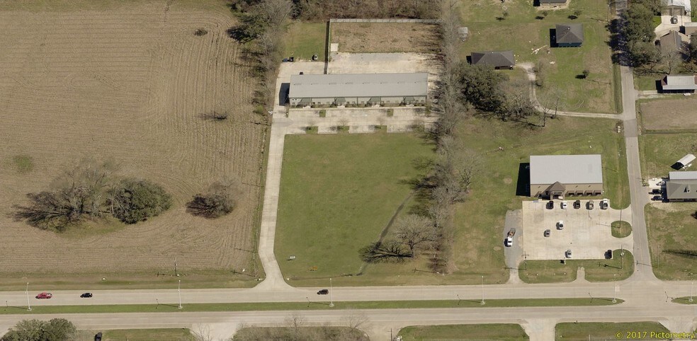 More Photos Of 3200 S Burnside Ave, Gonzales Light Manufacturing For Lease