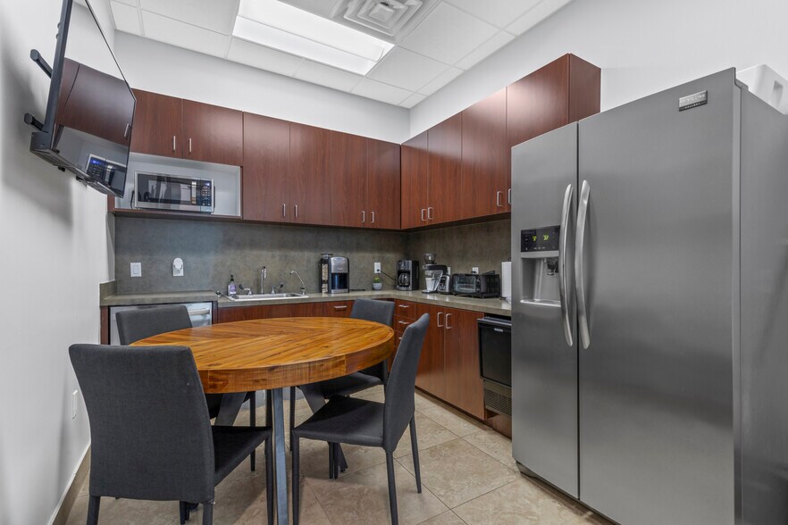 More Photos Of 2300 Greenhill Dr, Round Rock Office For Sale