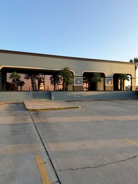 Primary Photo Of 6025 Heards Ln, Galveston Office For Lease