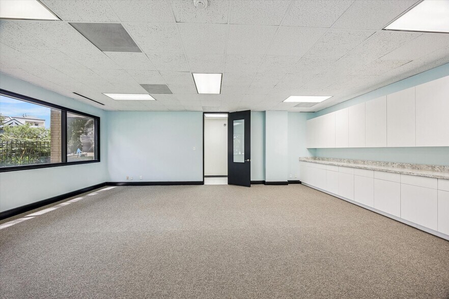 More Photos Of 4625 Lillian St, Houston Office For Sale