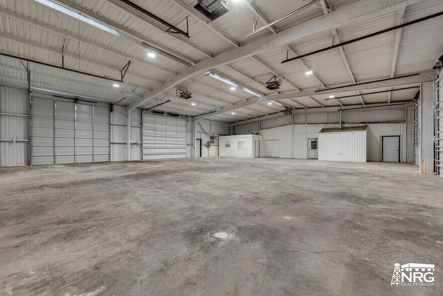 More Photos Of 3334 S Service Rd, Stanton Warehouse For Lease