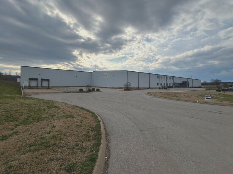 More Photos Of 323 Mitch McConnell Way, Bowling Green Distribution For Sale