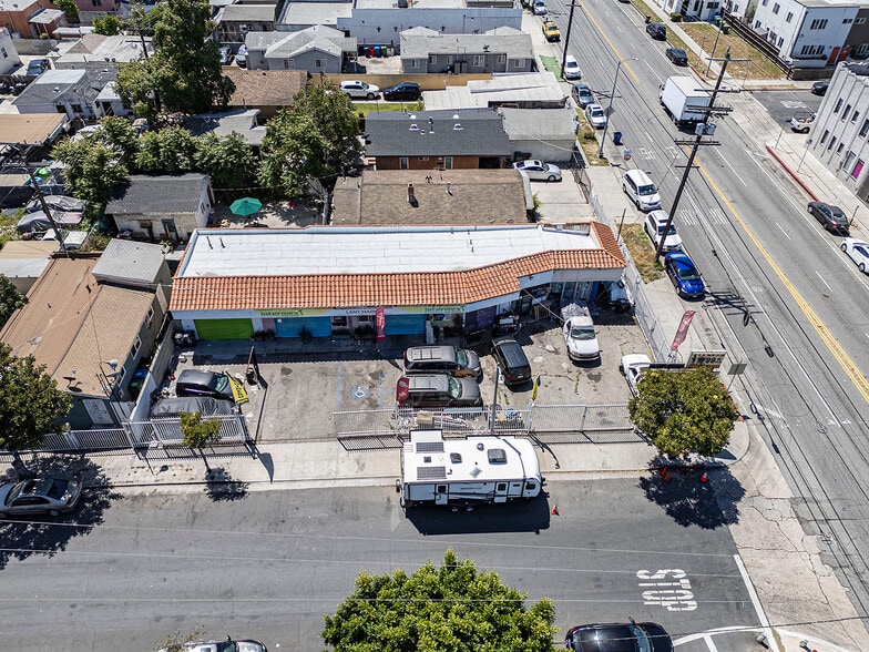 More Photos Of 6500 S Hoover St, Los Angeles General Retail For Sale
