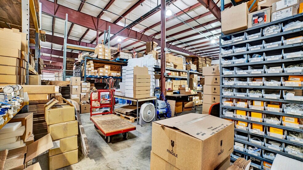 More Photos Of 961 N Main St, Mansfield Warehouse For Lease