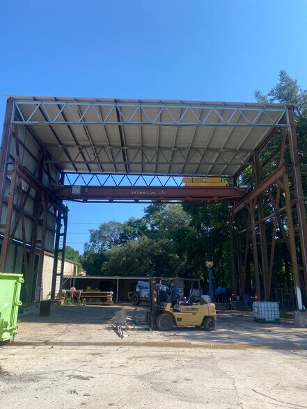 More Photos Of 3051 Faye Rd, Jacksonville Warehouse For Lease