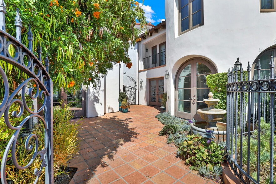 More Photos Of 1403 N El Camino Real, San Clemente Office For Lease