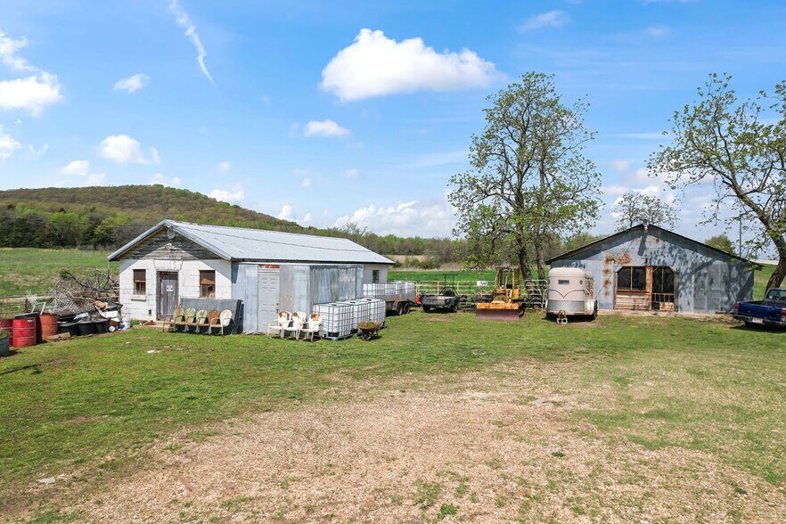 More Photos Of 10535 N Highway 59, Summers Land For Sale