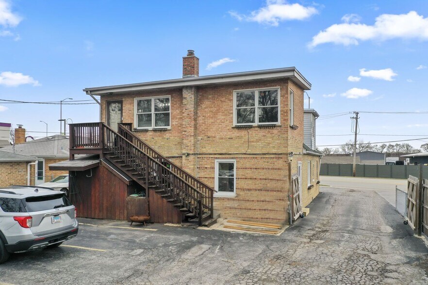 More Photos Of 310 W Irving Park Rd, Wood Dale General Retail For Sale