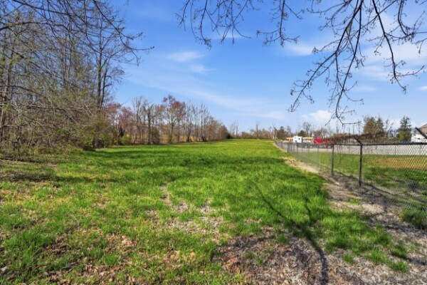 More Photos Of 1018 Abiff Rd, Bon Aqua Service For Sale