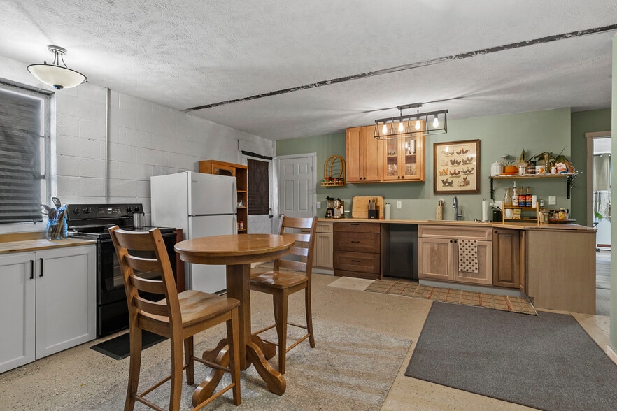 More Photos Of 3711 Touzalin Ave, Lincoln Service For Sale