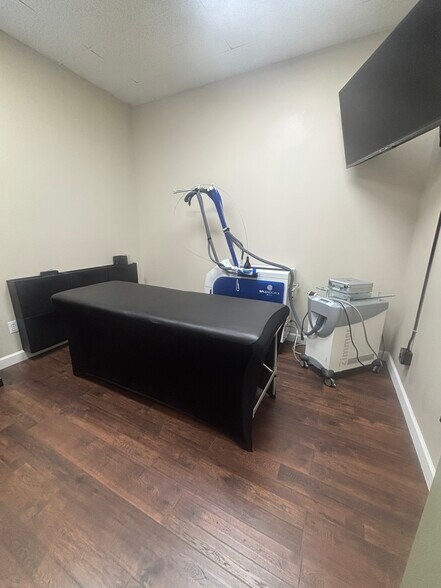 More Photos Of 24001 Orchard Lake Rd, Farmington Hills Medical For Lease