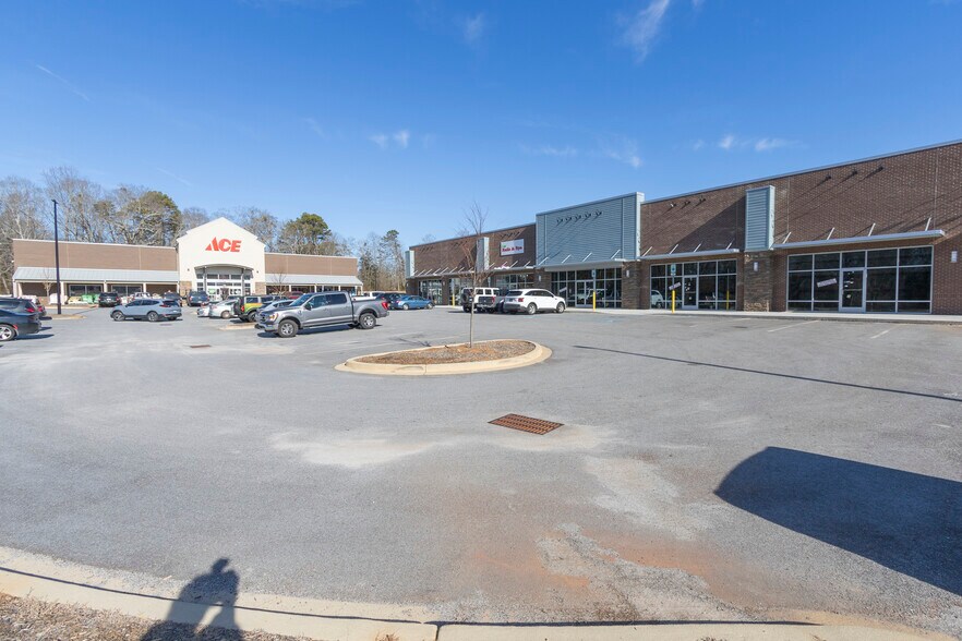More Photos Of 6516 State Park Rd, Travelers Rest Storefront For Lease