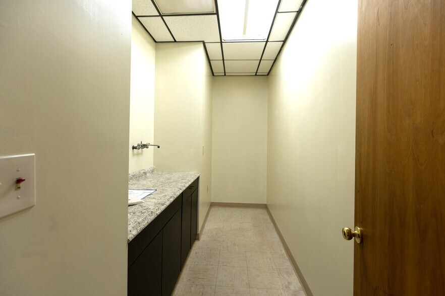 More Photos Of 5982 E Molloy Rd, Mattydale Medical For Sale