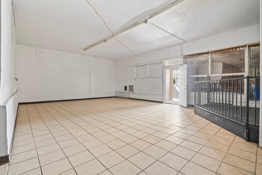 More Photos Of 1600 Wyoming Ave, El Paso Storefront Retail Residential For Sale