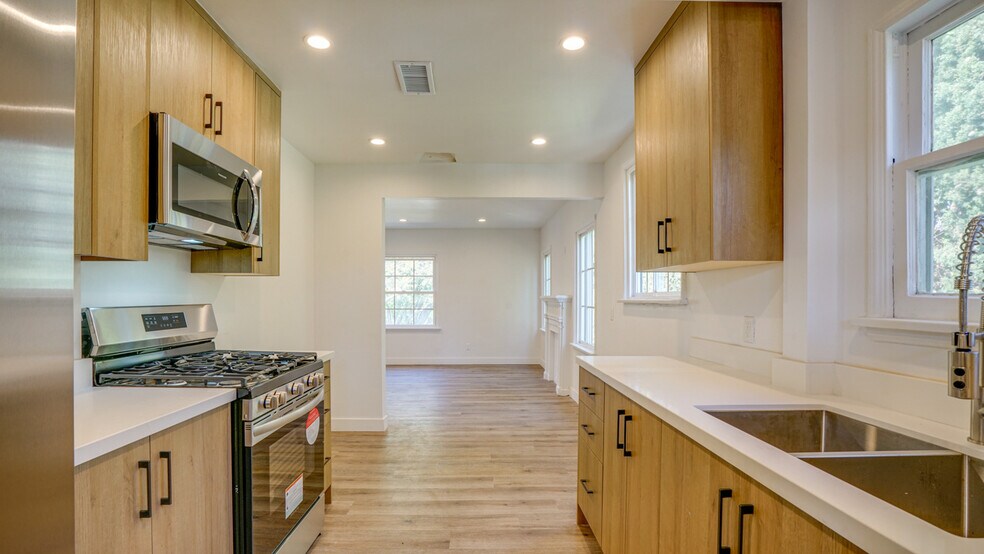 More Photos Of 6112-6114 Saturn St, Los Angeles Apartments For Sale