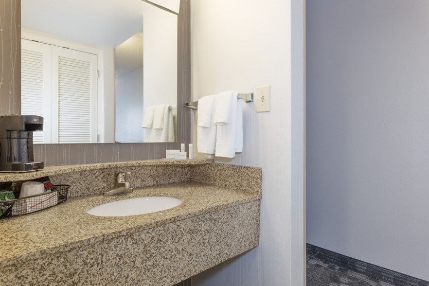 More Photos Of 3040 Ross Clark Cir, Dothan Hotel For Sale