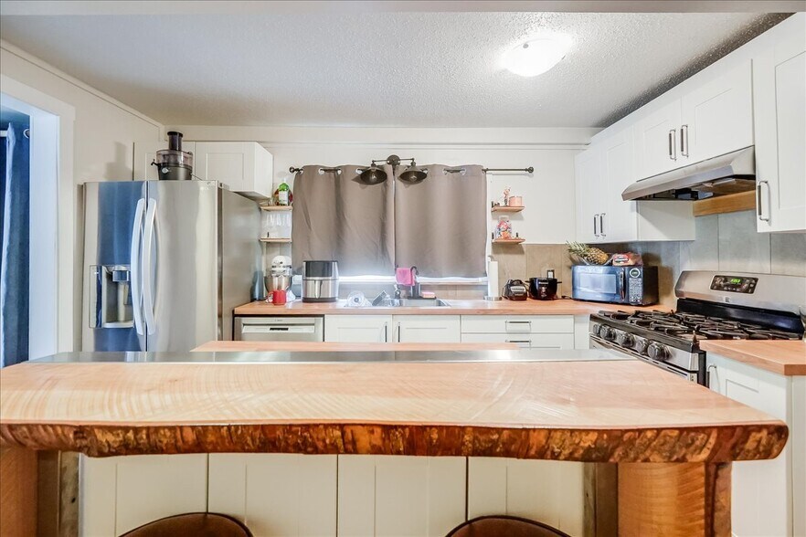 More Photos Of 1007 Gordon St, Nelson Apartments For Sale