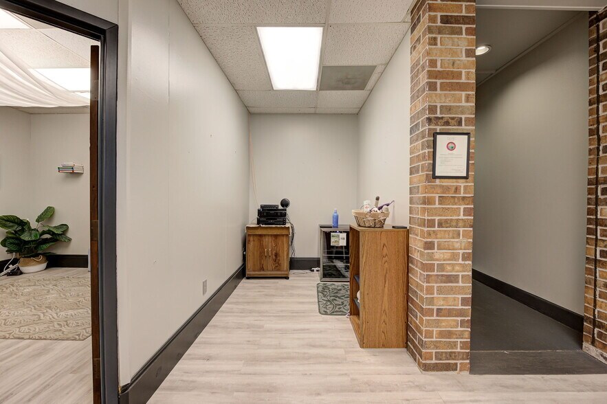 More Photos Of 1212 S Air Depot Blvd, Oklahoma City Office For Sale
