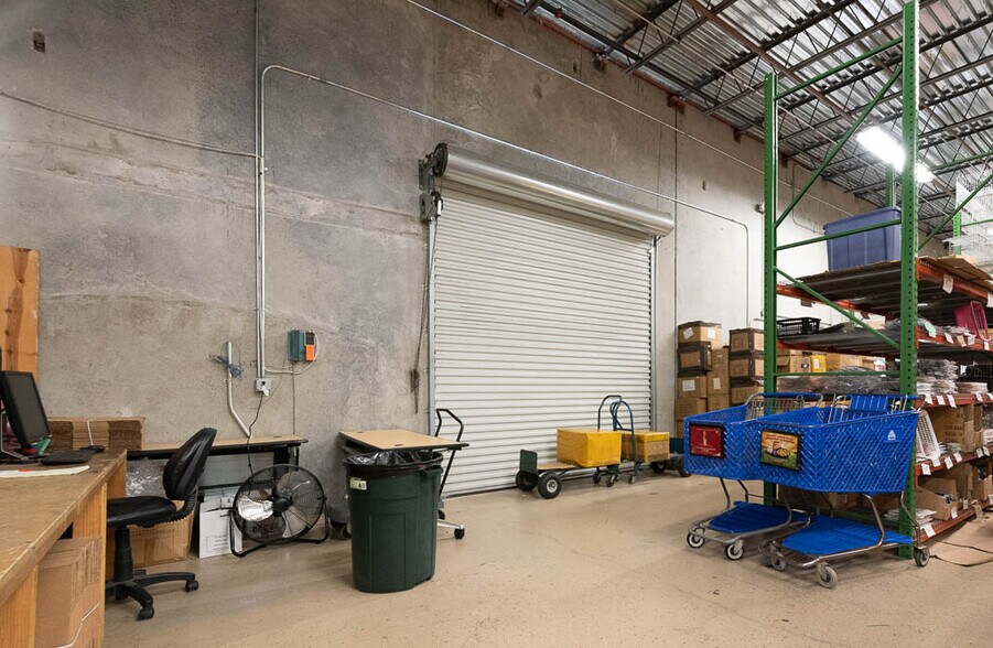 More Photos Of 585 105th Ave N, West Palm Beach Light Distribution For Lease