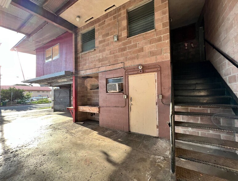 More Photos Of 1302 N School St, Honolulu Service For Lease
