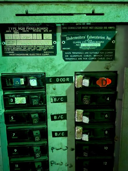 More Photos Of 736 W 300 S, Salt Lake City Showroom For Sale