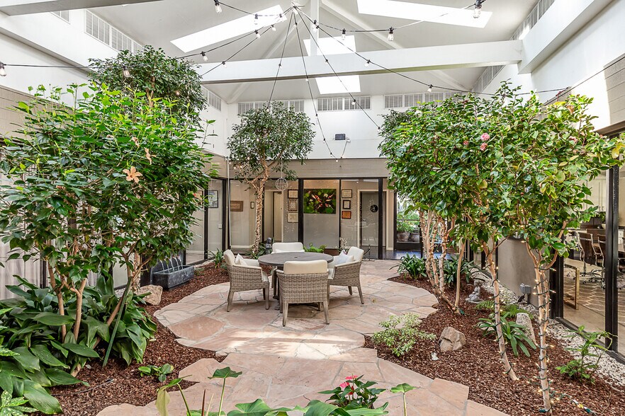 More Photos Of 2075 Pioneer Ct, San Mateo Medical For Lease