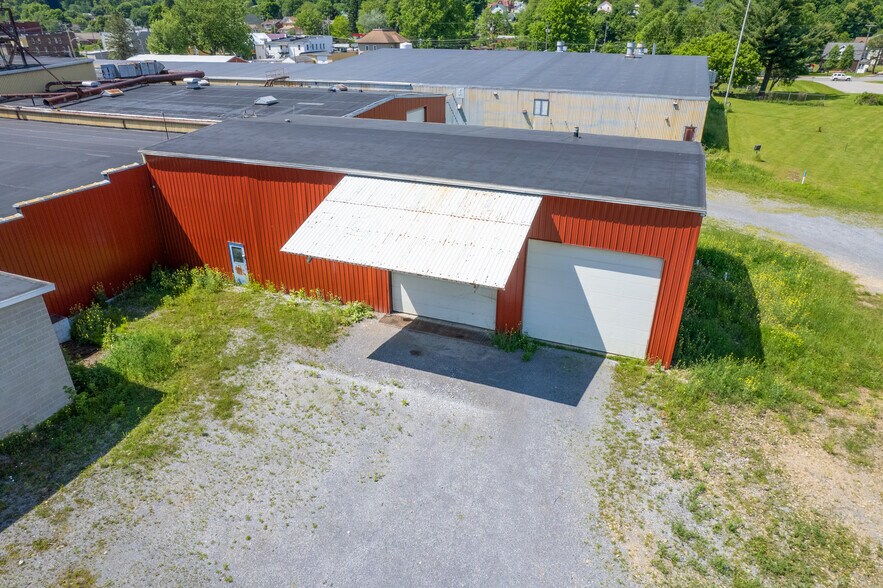 More Photos Of 11 Gillis Ave, Ridgway Manufacturing For Lease
