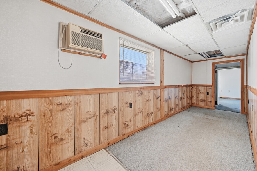 More Photos Of 3433 Sharon Rd, West Middlesex Warehouse For Sale