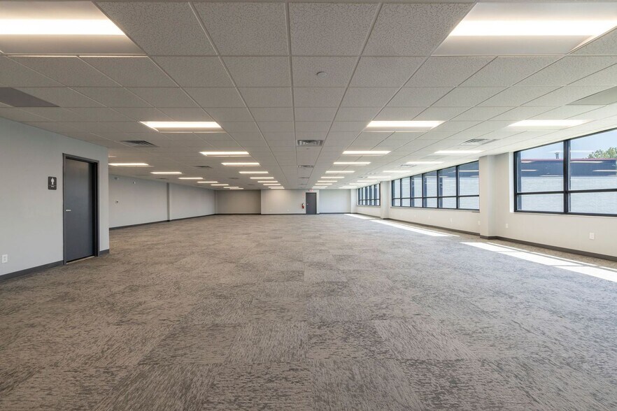 More Photos Of 299 Murray Hill Pky, East Rutherford Warehouse For Lease
