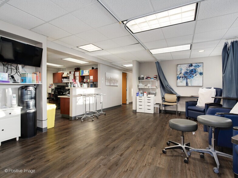 More Photos Of 9631 Gross Point Rd, Skokie Medical For Sale