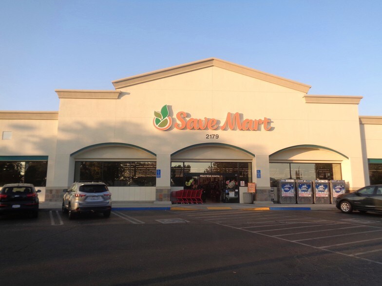 More Photos Of 2179 Shaw Ave, Clovis Unknown For Lease