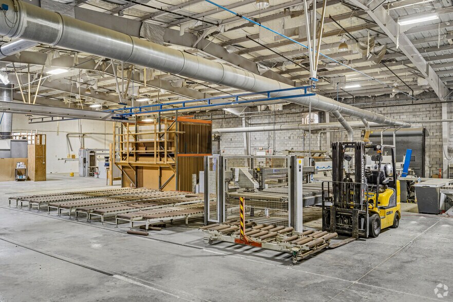 More Photos Of 740 NW Enterprise Dr, Port Saint Lucie Manufacturing For Lease