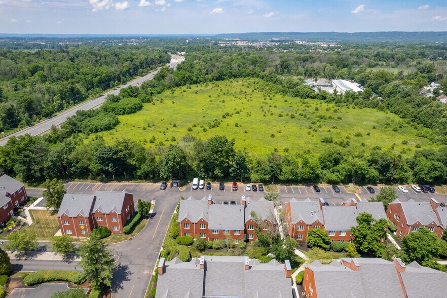 More Photos Of 821-824 Courtyard Dr, Hillsborough Office For Lease