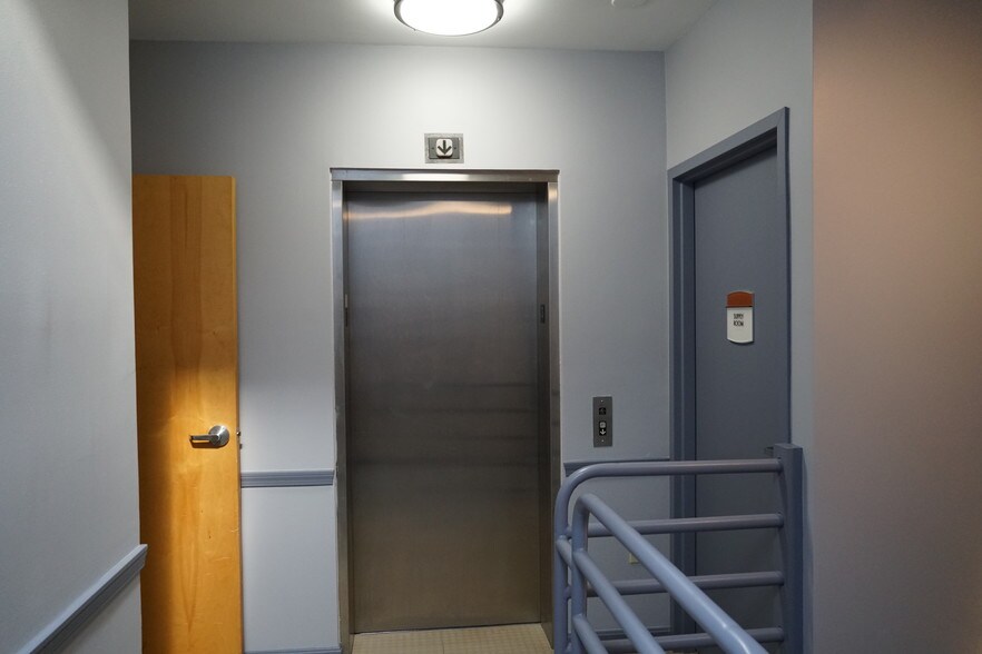 More Photos Of 100 Treble Cove Rd, Billerica Medical For Lease
