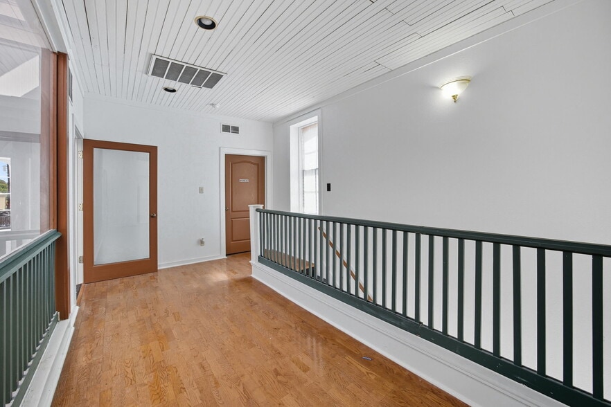 More Photos Of 101 East St, Hutto Storefront Retail Office For Lease