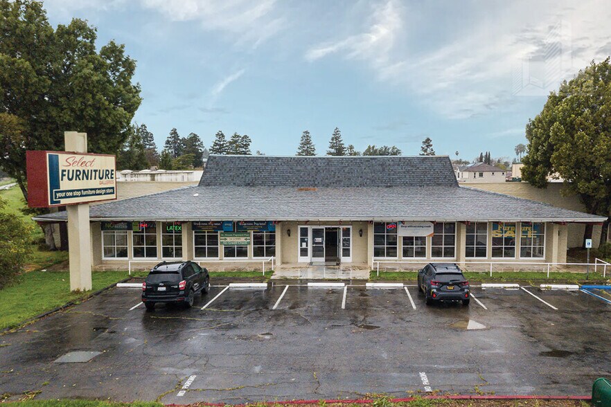 More Photos Of 2001 N Texas St, Fairfield Showroom For Sale