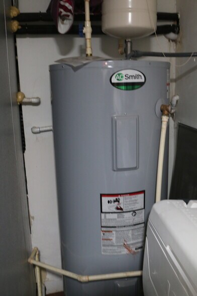 More Photos Of 3101 E Baltimore St, Baltimore General Retail For Sale