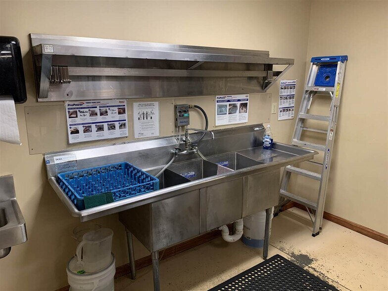 More Photos Of 675 S Main St, Brownsville Restaurant For Sale