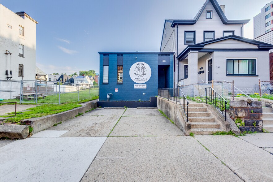 Primary Photo Of 745 E Warrington Ave, Pittsburgh Medical For Lease