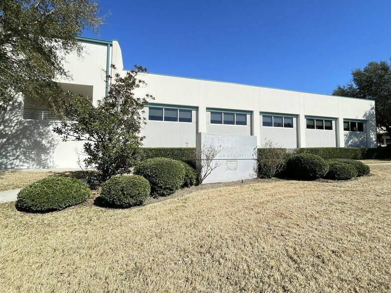 More Photos Of 1615 NW 80th Blvd, Gainesville Office For Sale