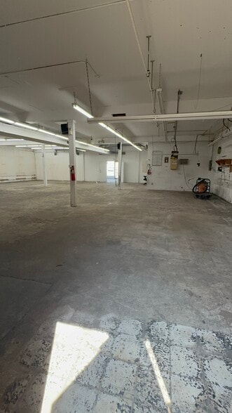 More Photos Of 210-218 Front St, Hempstead Warehouse For Lease