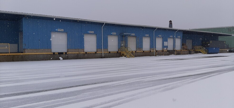 More Photos Of 80 Holton St, Woburn Service For Lease