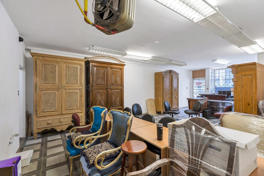 More Photos Of 4928 Imperial St, Burnaby Storefront Retail Residential For Lease