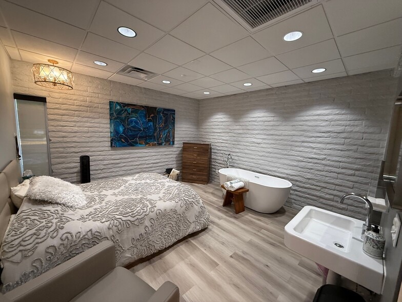 More Photos Of 1197 E Oak St, Phoenix Medical For Sale