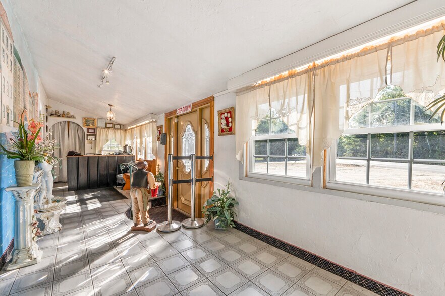 More Photos Of 251 N High St, Bridgton Restaurant For Sale