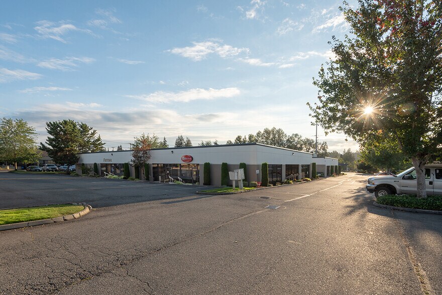 More Photos Of 17903 Bothell-Everett Hwy, Bothell Warehouse For Lease