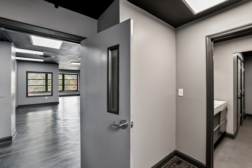 More Photos Of 401 8th St SE, Washington Storefront Retail Office For Lease