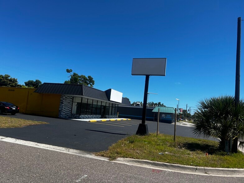 More Photos Of 2108 49th St S, Saint Petersburg Storefront For Sale